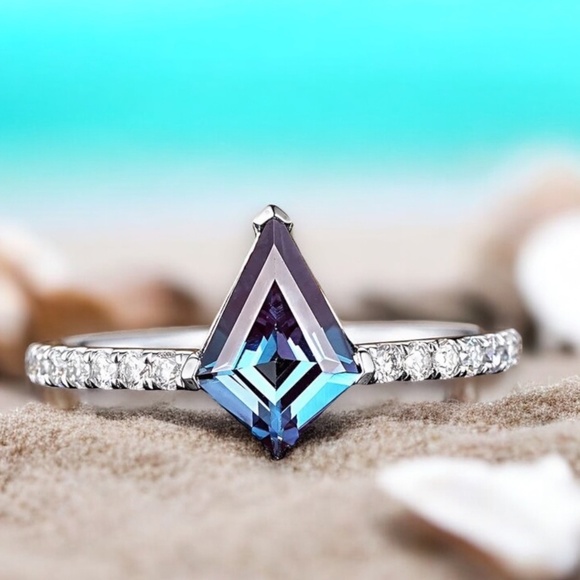 Kite Shape Alexandrite Rings Handcrafted in Sterling Silver 925 with Moissanite - Picture 2 of 11